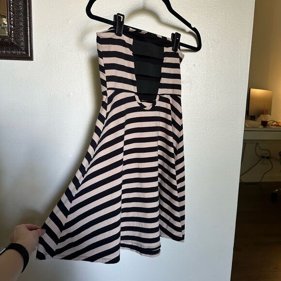 Strapless Open Back Dress - Picture 3 of 4